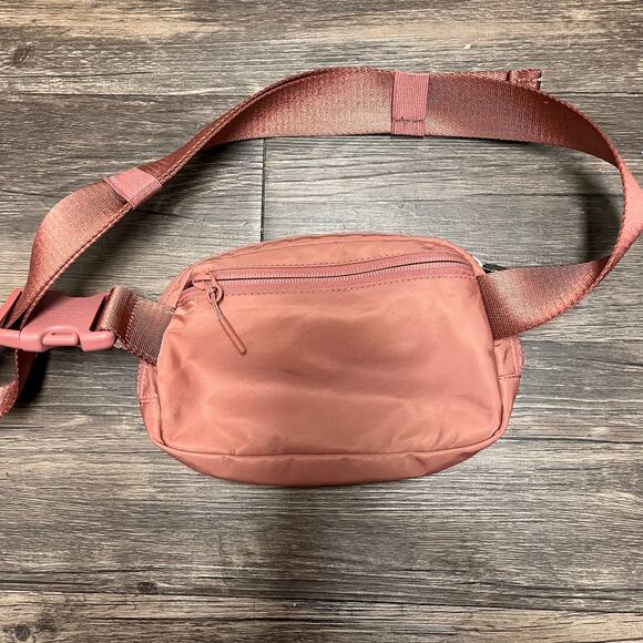 Lululemon Everywhere Belt Bag 1L Pink Pastel Crossbody Water Repellent Travel - Picture 4 of 9